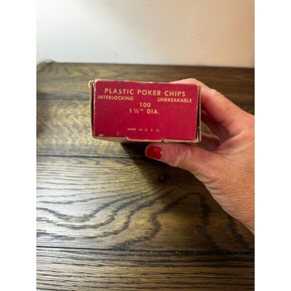 Complete set of vintage plastic poker chips in original box 100 chips. - Picture 3 of 7